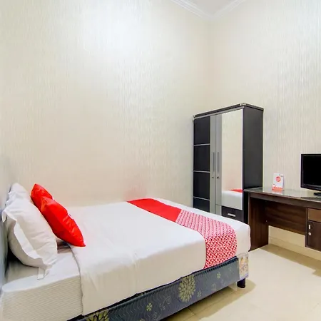 Oyo 3861 Homestay Villa Tidar-2